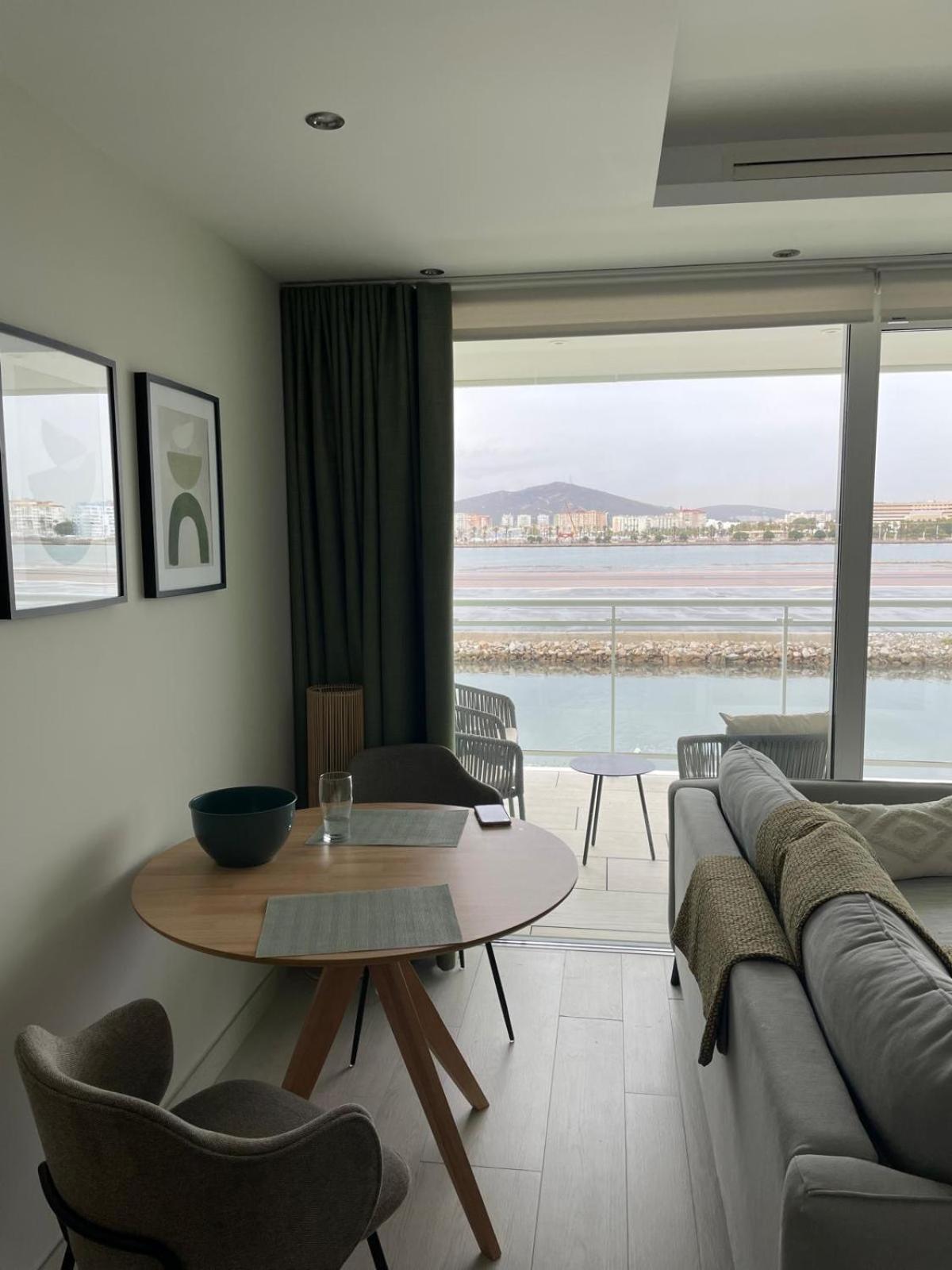 Marina Club Luxury Private Studio With Pool And Incredible Views غيبرالتار المظهر الخارجي الصورة