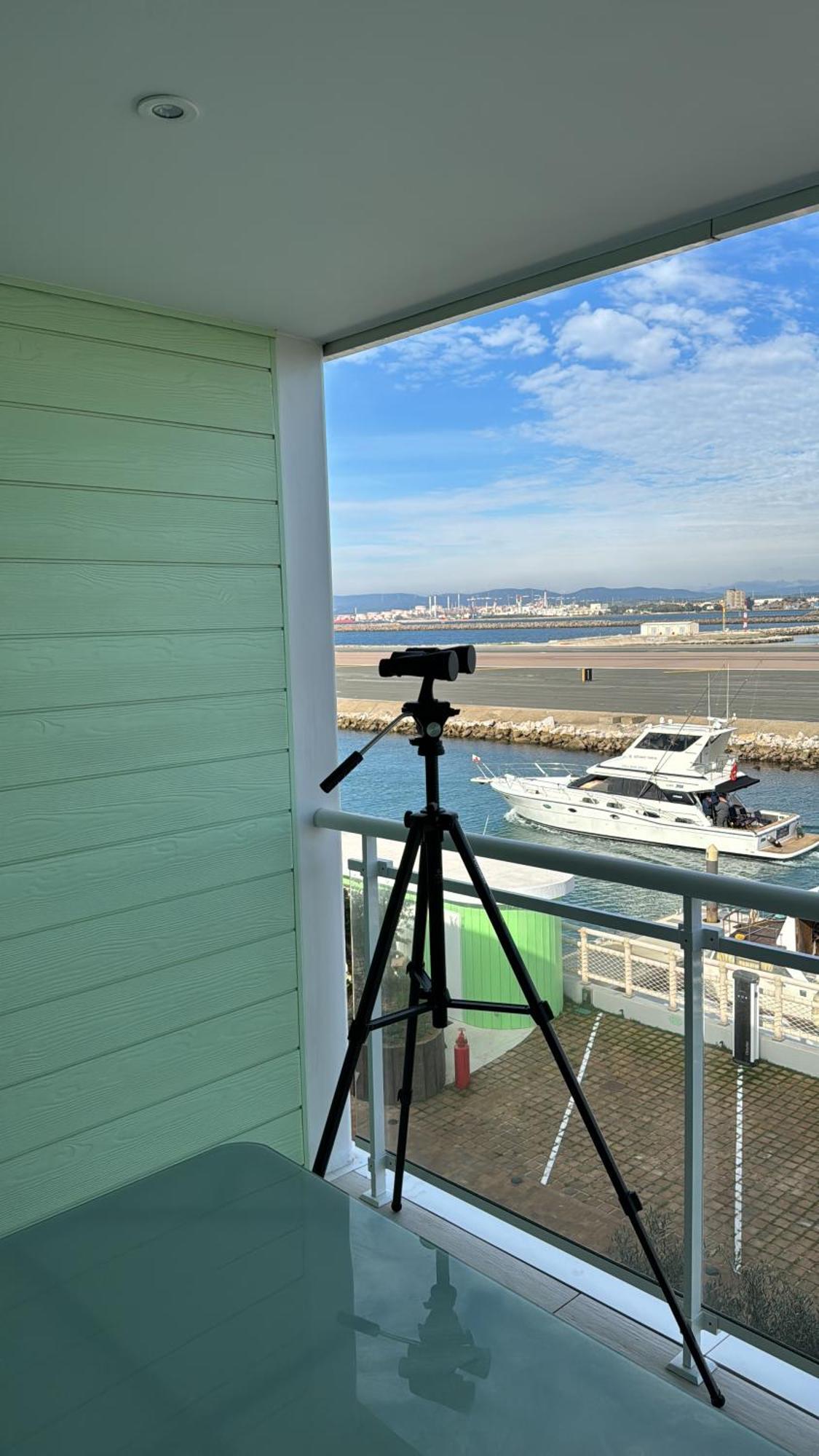 Marina Club Luxury Private Studio With Pool And Incredible Views غيبرالتار المظهر الخارجي الصورة