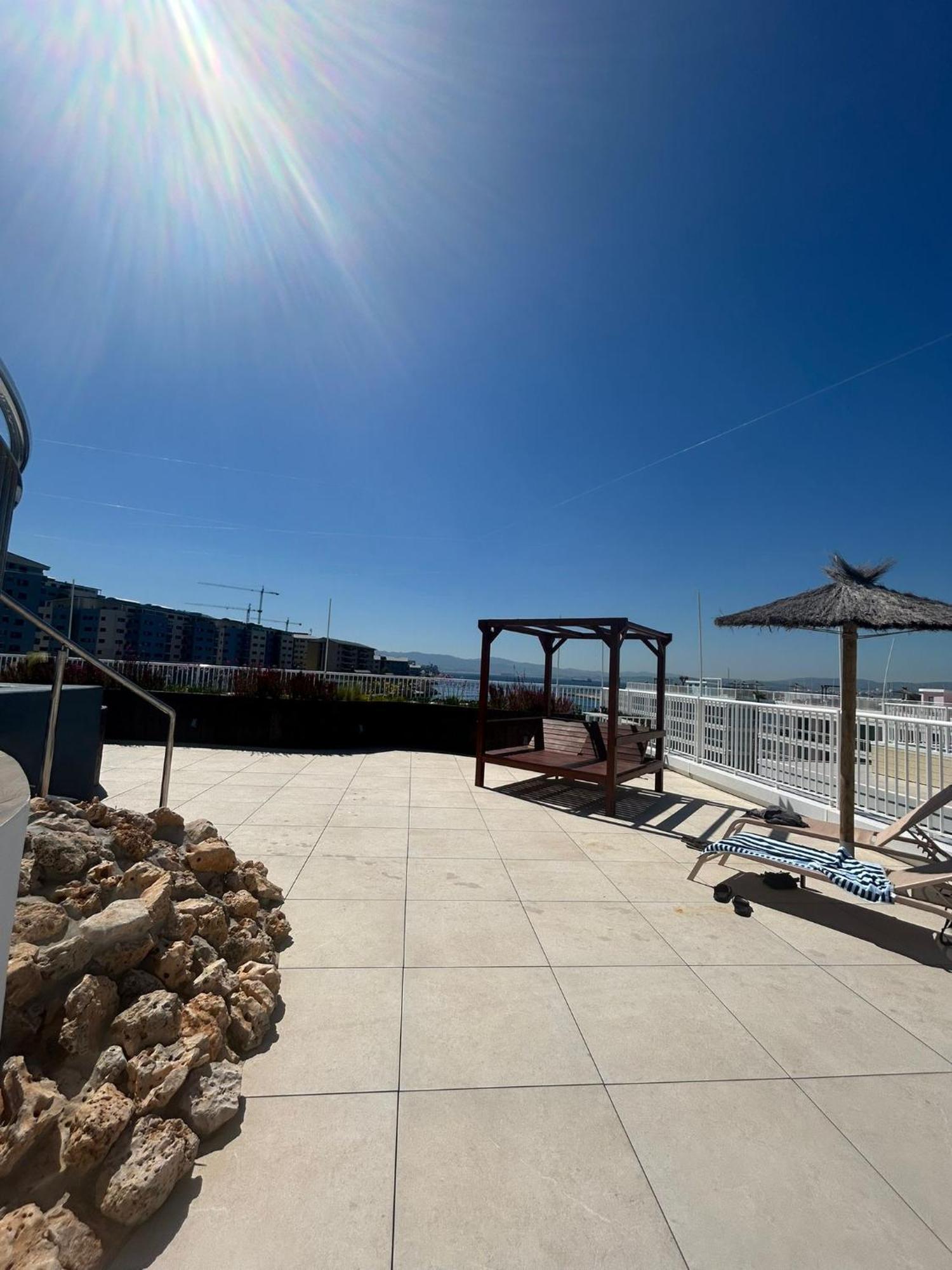 Marina Club Luxury Private Studio With Pool And Incredible Views غيبرالتار المظهر الخارجي الصورة