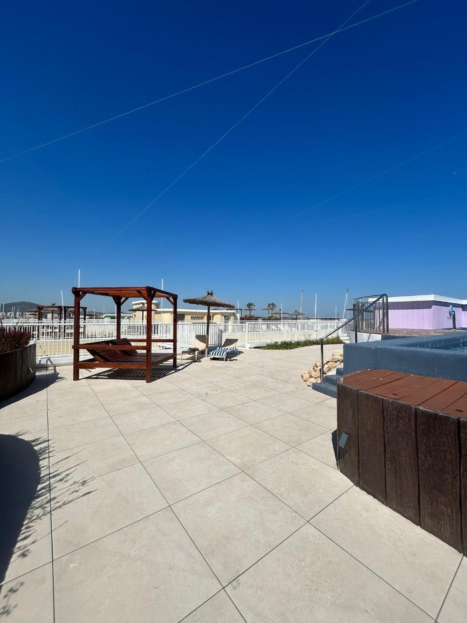 Marina Club Luxury Private Studio With Pool And Incredible Views غيبرالتار المظهر الخارجي الصورة