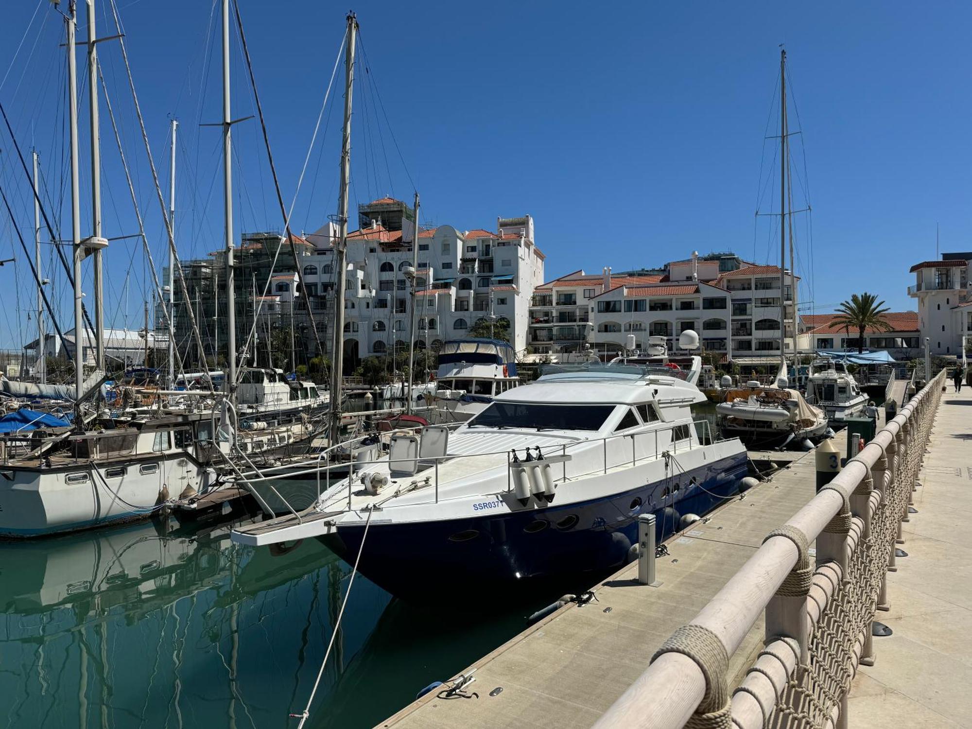 Marina Club Luxury Private Studio With Pool And Incredible Views غيبرالتار المظهر الخارجي الصورة