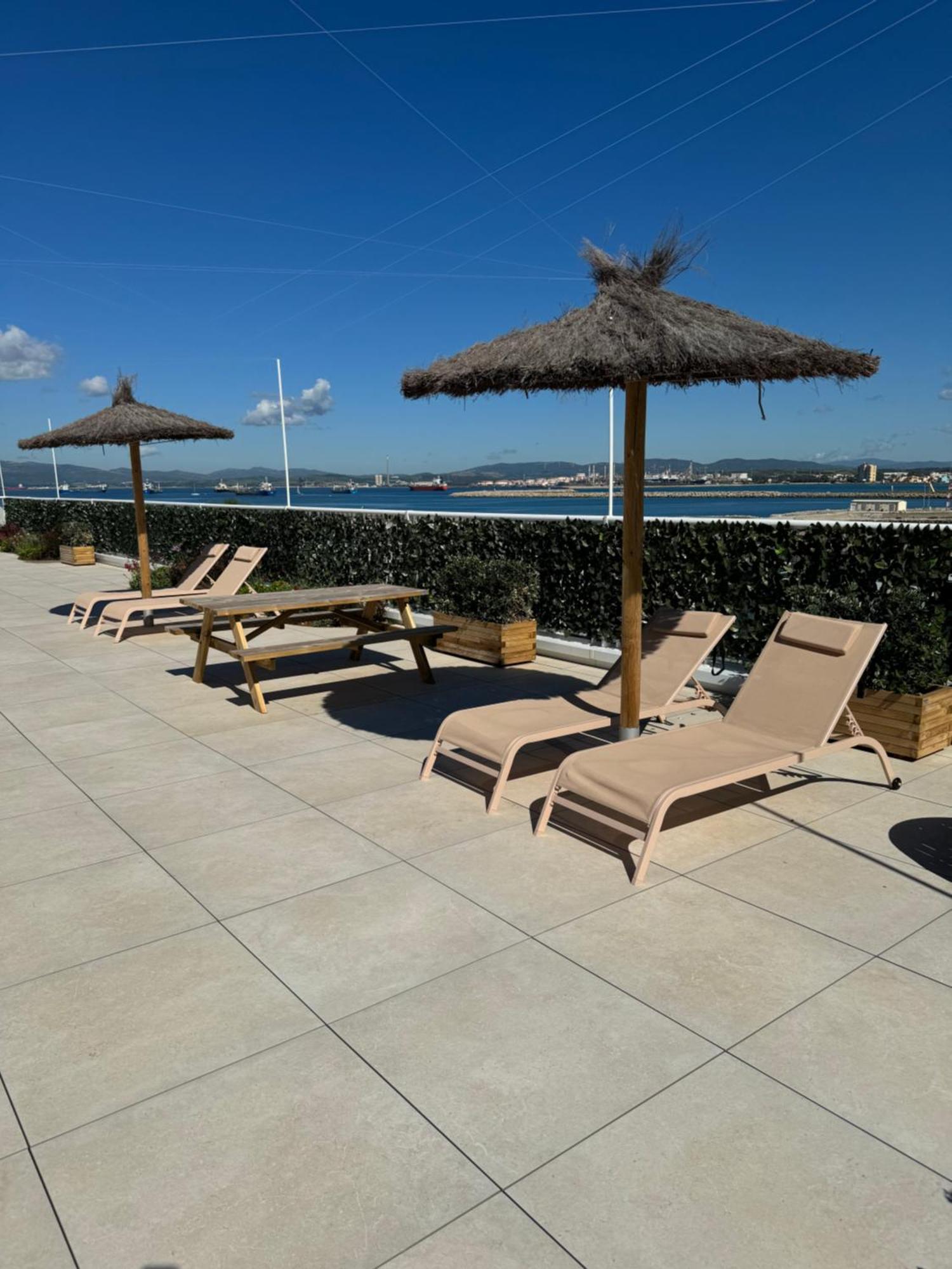 Marina Club Luxury Private Studio With Pool And Incredible Views غيبرالتار المظهر الخارجي الصورة