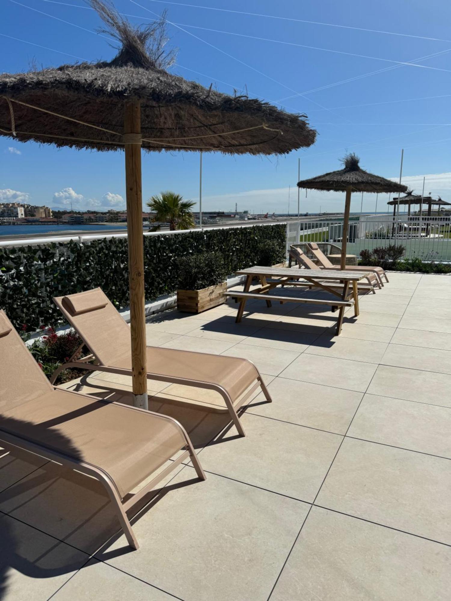 Marina Club Luxury Private Studio With Pool And Incredible Views غيبرالتار المظهر الخارجي الصورة
