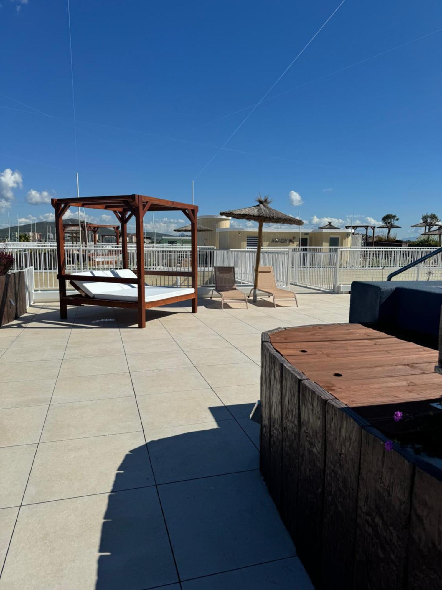 Marina Club Luxury Private Studio With Pool And Incredible Views غيبرالتار المظهر الخارجي الصورة