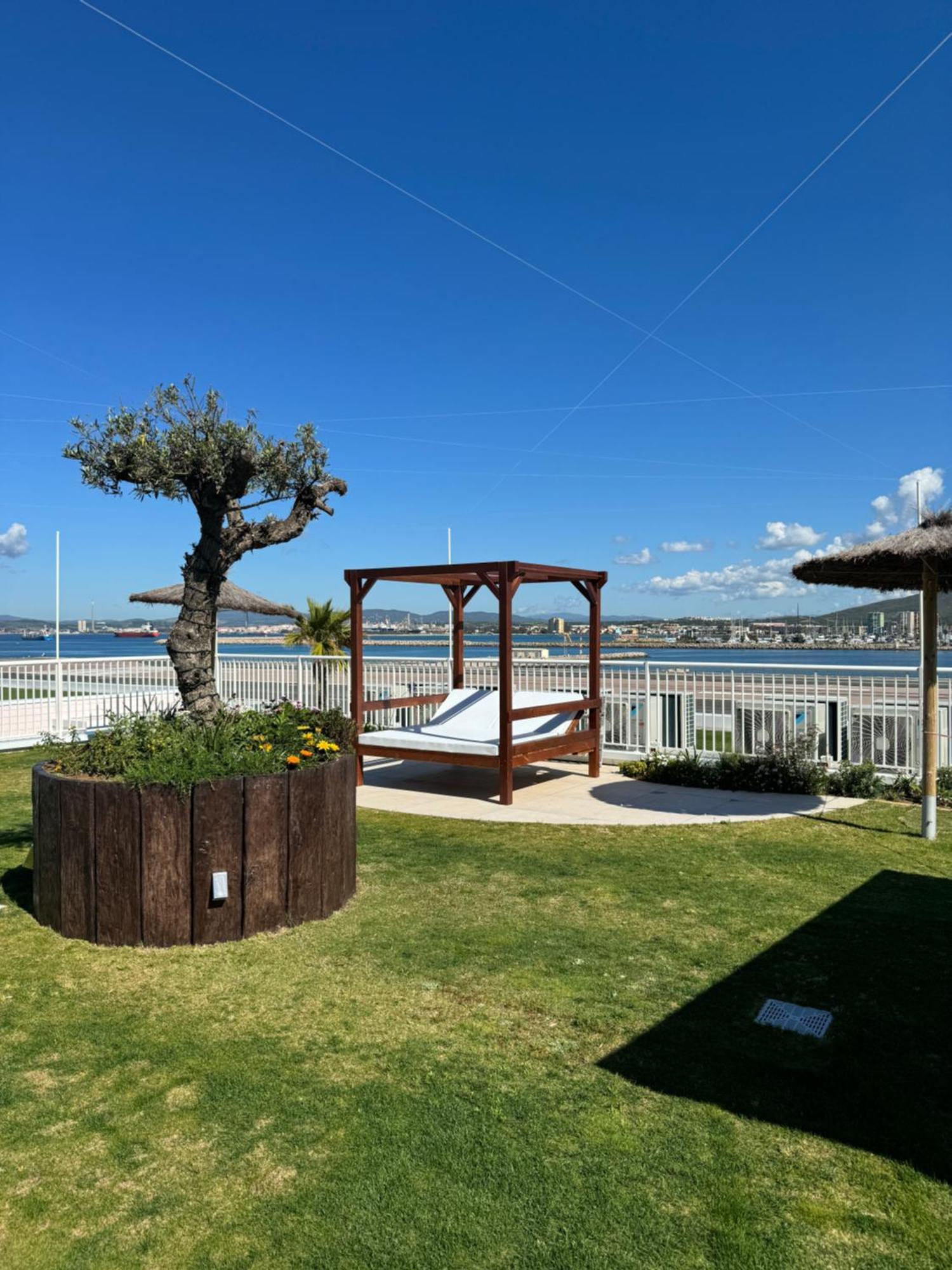 Marina Club Luxury Private Studio With Pool And Incredible Views غيبرالتار المظهر الخارجي الصورة