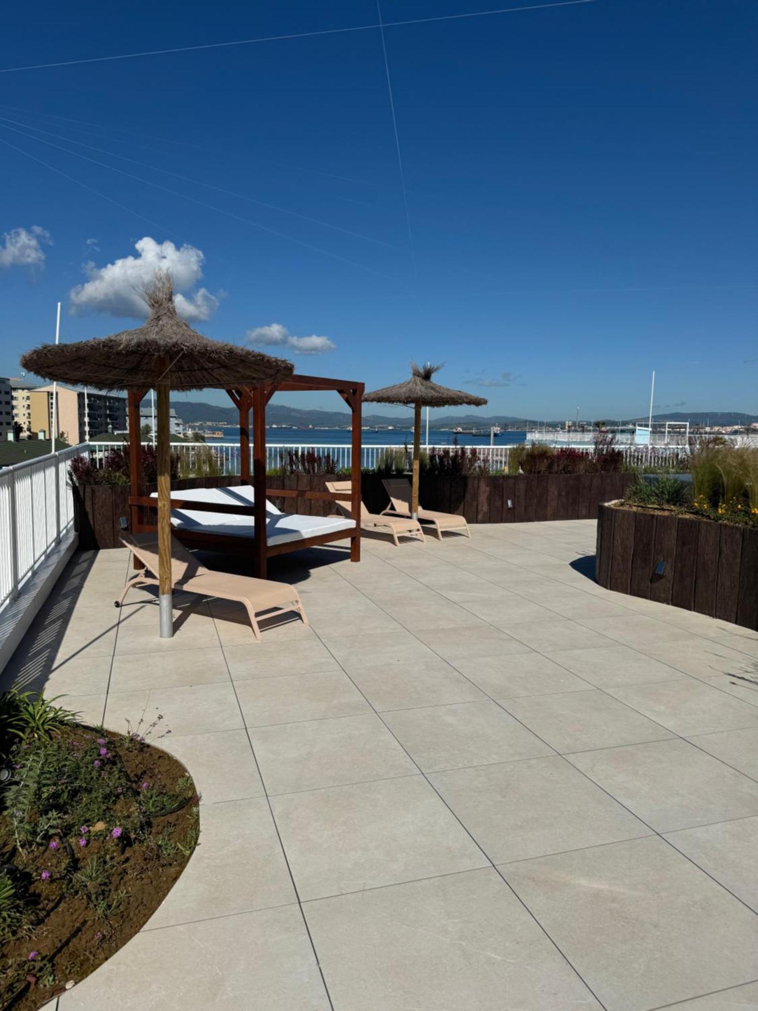 Marina Club Luxury Private Studio With Pool And Incredible Views غيبرالتار المظهر الخارجي الصورة