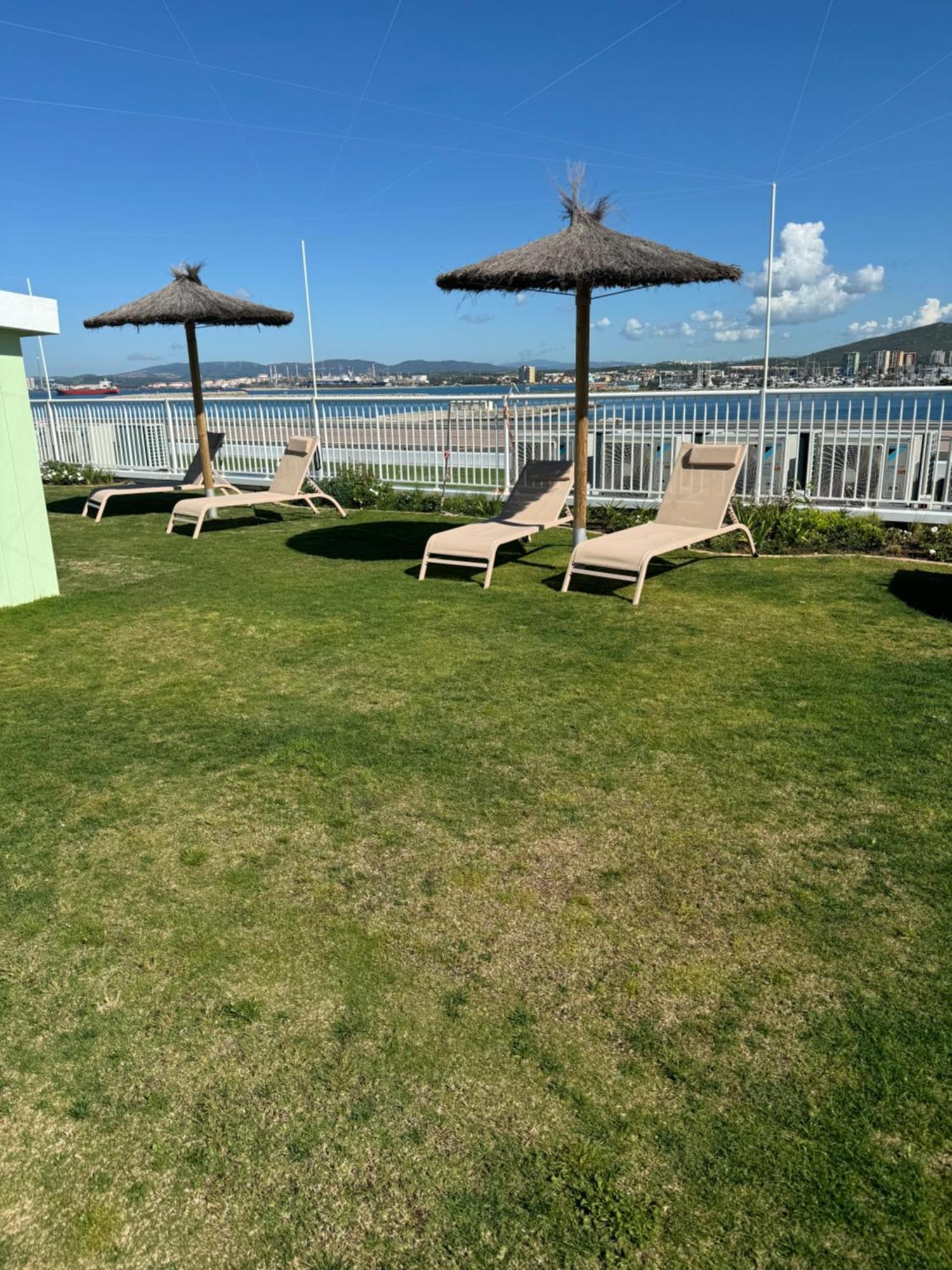 Marina Club Luxury Private Studio With Pool And Incredible Views غيبرالتار المظهر الخارجي الصورة